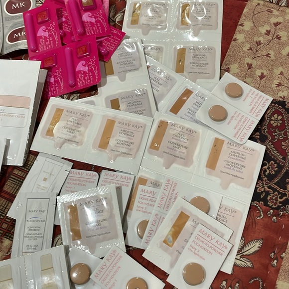 Mary Kay Cosmetics Skincare & Makeup Sample Bundle - Picture 6 of 8
